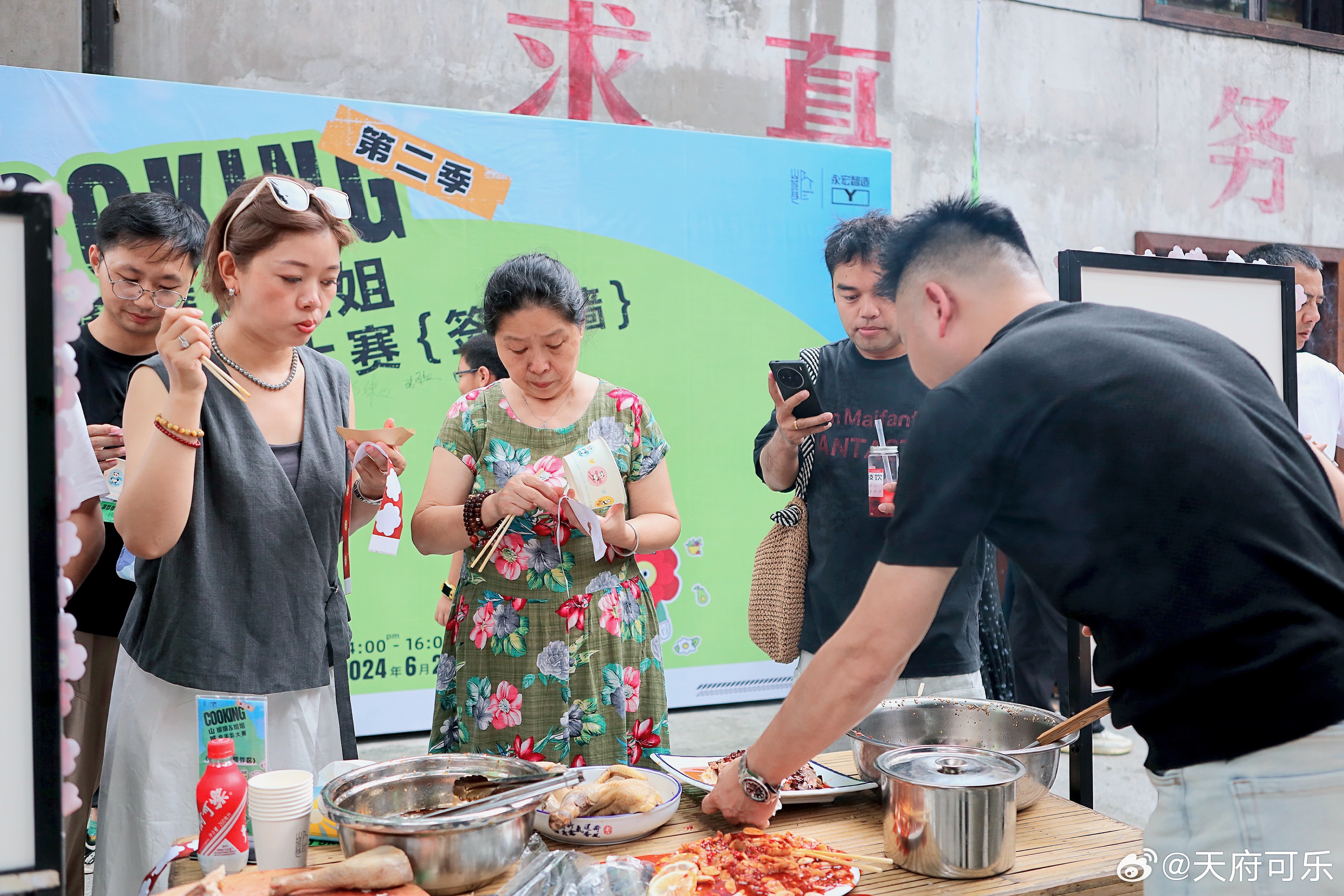 小巷深處的獨特風味，推手直播盛宴，味蕾與鏡頭的交響會