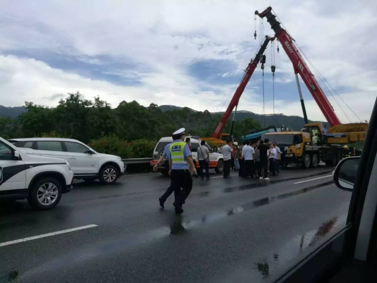 蒙河高速車禍?zhǔn)录?，平靜旅途中的意外沖擊