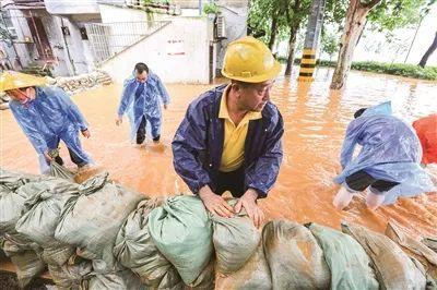 湖北黃石暴雨下的溫馨日常紀實